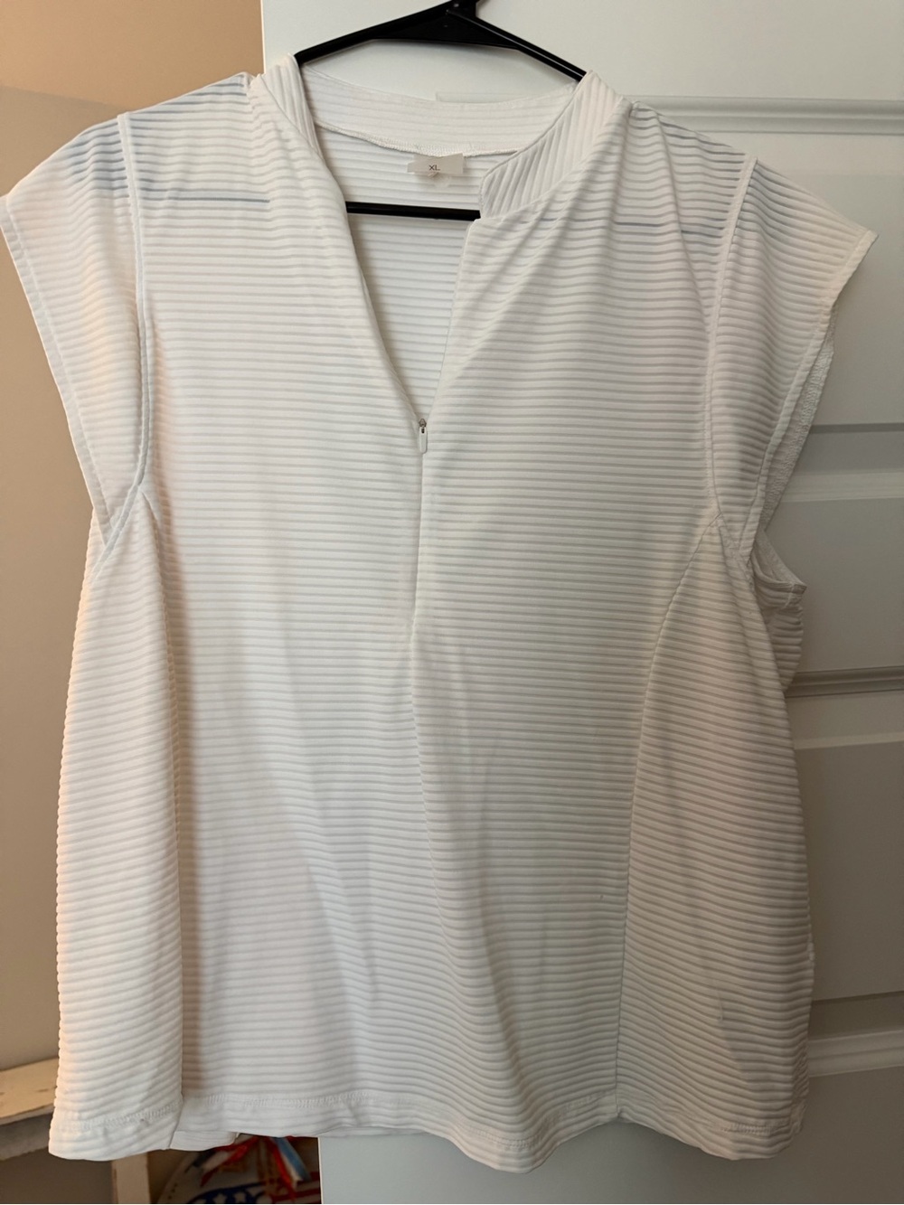 CALIA by Carrie Underwood White Textured Sleeveless V-Neck Top